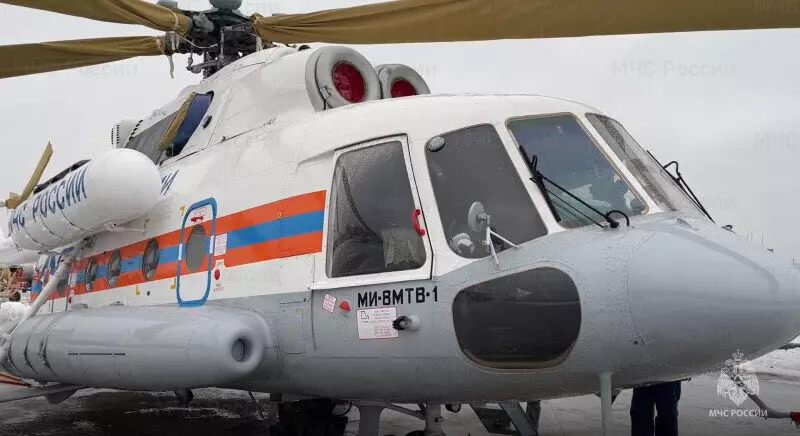 Новый вертолет Ми 8 передан спасателям МЧС России